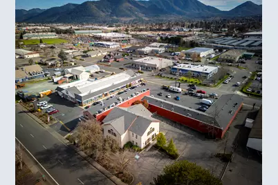 541 NE E Street, Grants Pass, OR 97526 - Photo 6