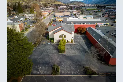 541 NE E Street, Grants Pass, OR 97526 - Photo 4