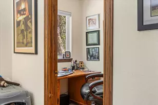 737 Pinecrest Dr, Grants Pass, OR 97527 - Photo 30