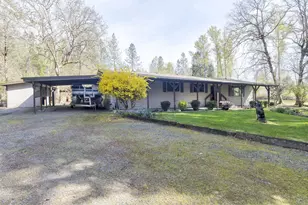 5600 Demaray Dr, Grants Pass, OR 97527 - Photo 2
