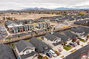 2555 NW Ivy Way, Redmond, OR 97756 - Photo 2