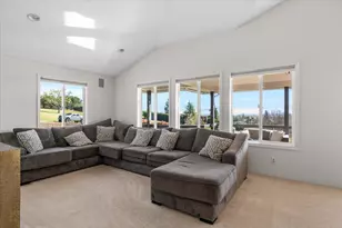 395 Autumn Ln, Jacksonville, OR 97530 - Photo 8