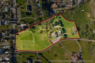 395 Autumn Ln, Jacksonville, OR 97530 - Photo 2