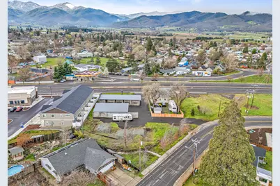 70 Suncrest Road, Talent, OR 97540 - Photo 12