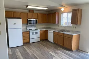 1762 SW 35th St, Redmond, OR 97756 - Photo 4