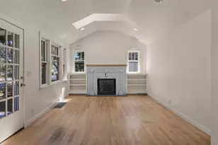 1645 NW 3rd St, Bend, OR 97703 - Photo 4