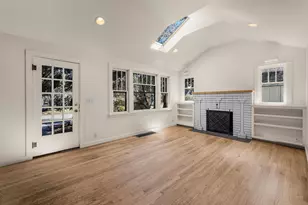 1645 NW 3rd St, Bend, OR 97703 - Photo 2