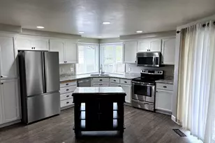 2307 Jeremy St, Central Point, OR 97502 - Photo 12