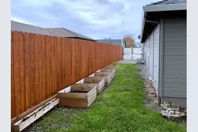 2307 Jeremy Street, Central Point, OR 97502 - Photo 6