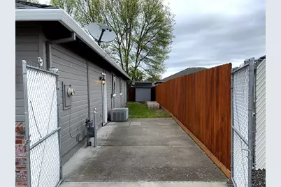 2307 Jeremy Street, Central Point, OR 97502 - Photo 8