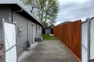 2307 Jeremy St, Central Point, OR 97502 - Photo 8