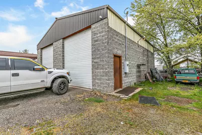 1250 W McAndrews Road, Medford, OR 97501 - Photo 8