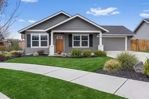 1685 NE 3rd Ct, Redmond, OR 97756 - Photo 1