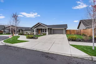1685 NE 3rd Ct, Redmond, OR 97756 - Photo 2