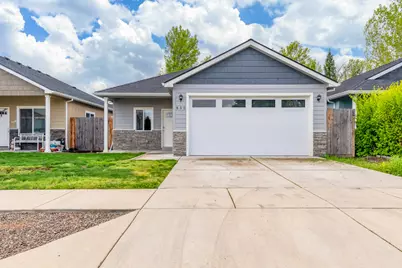 855 Tannin Drive, Medford, OR 97501 - Photo 1