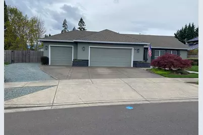 1562 Ridge Way, Medford, OR 97504 - Photo 2