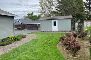 1562 Ridge Way, Medford, OR 97504 - Photo 6