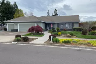 1562 Ridge Way, Medford, OR 97504 - Photo 1