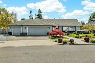 1562 Ridge Way, Medford, OR 97504 - Photo 2