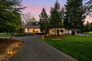 155 Morton Way, Jacksonville, OR 97530 - Photo 2