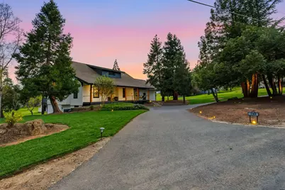 155 Morton Way, Jacksonville, OR 97530 - Photo 4