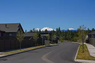 60882 SW Headwaters Loop, Bend, OR 97702 - Photo 4