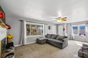 3854 Summers Ln, Klamath Falls, OR 97603 - Photo 2