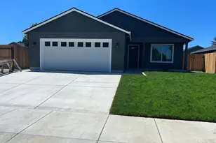 2473 Brady Way, Medford, OR 97501 - Photo 2