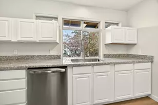 24 Dewey St, Ashland, OR 97520 - Photo 12