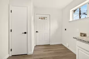 24 Dewey St, Ashland, OR 97520 - Photo 14