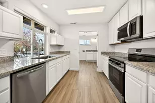 24 Dewey St, Ashland, OR 97520 - Photo 10