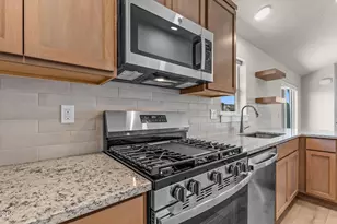 2842 NW Sterling Dr, Redmond, OR 97756 - Photo 6