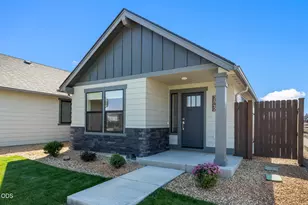 2842 NW Sterling Dr, Redmond, OR 97756 - Photo 2