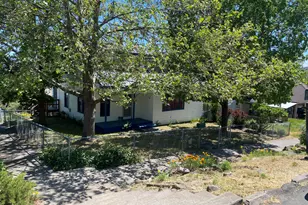 438 Washington St, Klamath Falls, OR 97601 - Photo 2