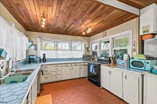 1984 Brookhurst St, Medford, OR 97504 - Photo 6