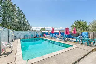 1984 Brookhurst St, Medford, OR 97504 - Photo 4