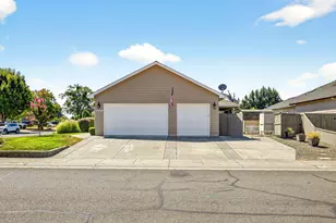 2918 Brookdale Dr, Central Point, OR 97502 - Photo 6