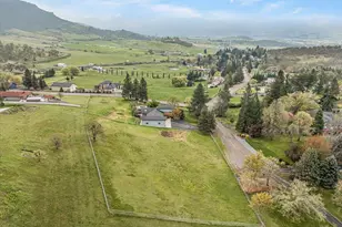 2455 David Ln, Medford, OR 97504 - Photo 2