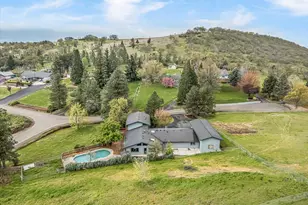 2455 David Ln, Medford, OR 97504 - Photo 2