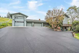 2455 David Ln, Medford, OR 97504 - Photo 4