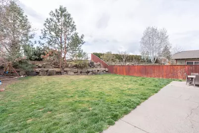 2202 NW Cedar Avenue, Redmond, OR 97756 - Photo 2