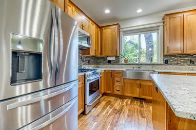 19458 Hollygrape Street, Bend, OR 97702 - Photo 8