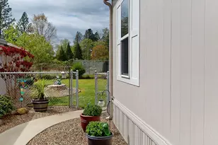 2423 SW Webster Rd, Grants Pass, OR 97526 - Photo 16