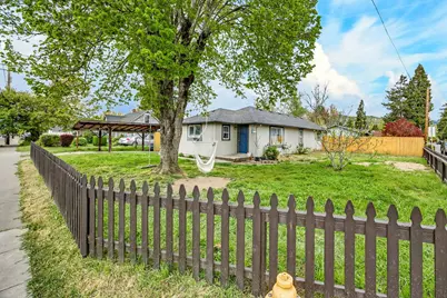 1702 SW Bridge Street, Grants Pass, OR 97526 - Photo 6