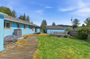 105 W 17th Pl, Coquille, OR 97423 - Photo 12