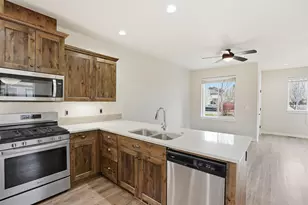 3249 SW 28th St, Redmond, OR 97756 - Photo 10