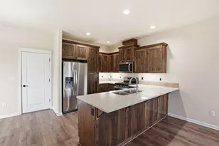 3249 SW 28th St, Redmond, OR 97756 - Photo 8