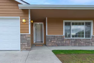 717 SE Cross Ln, Madras, OR 97741 - Photo 4