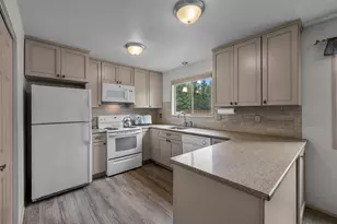 807 E Desperado Trail, Sisters, OR 97759 - Photo 2