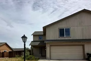 897 SE Kierra Pl, Madras, OR 97741 - Photo 1